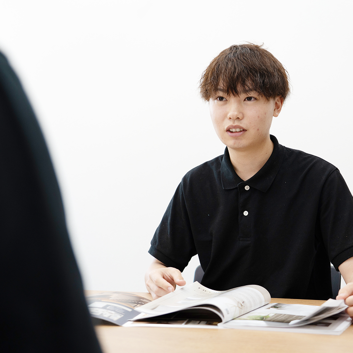 社員のスライド写真