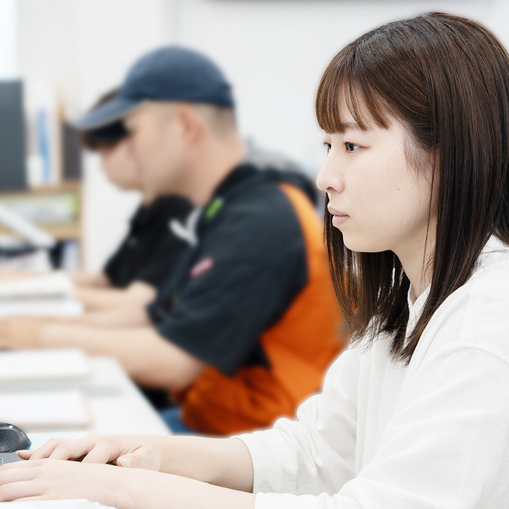 社員のスライド写真