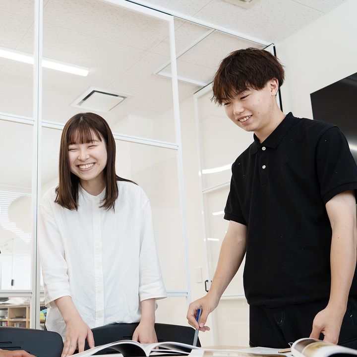 社員のスライド写真