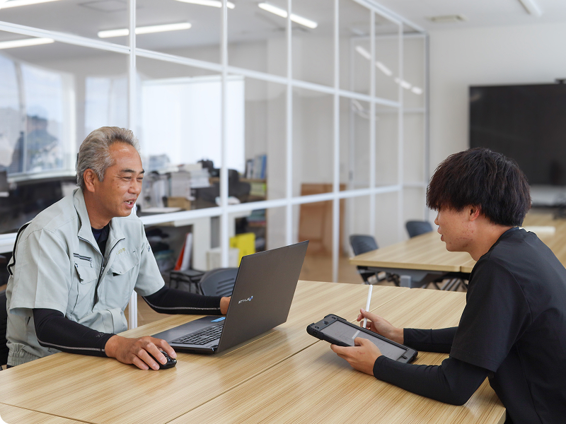 支え合う先輩と後輩のリアル