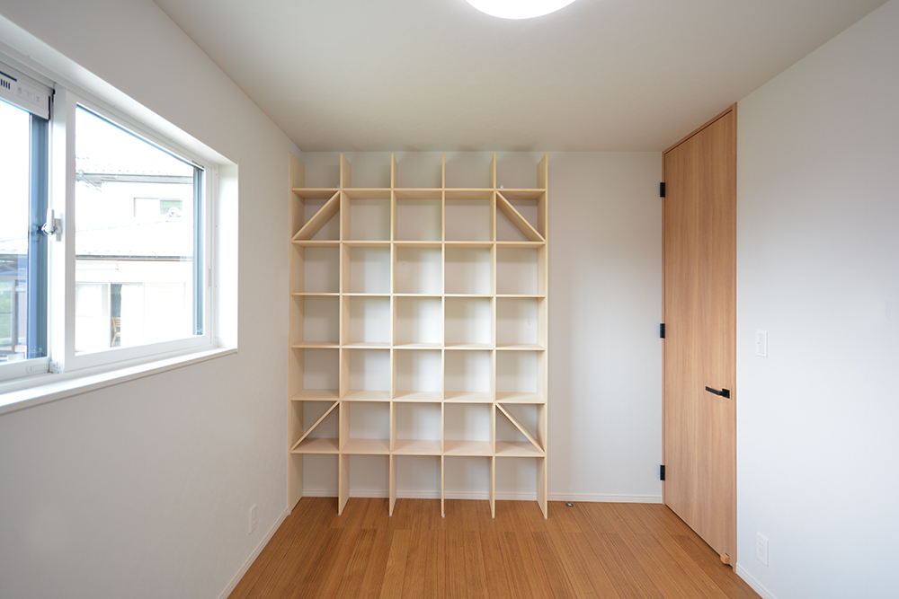 温かみのあるすっきりとした印象の家を目指しました。