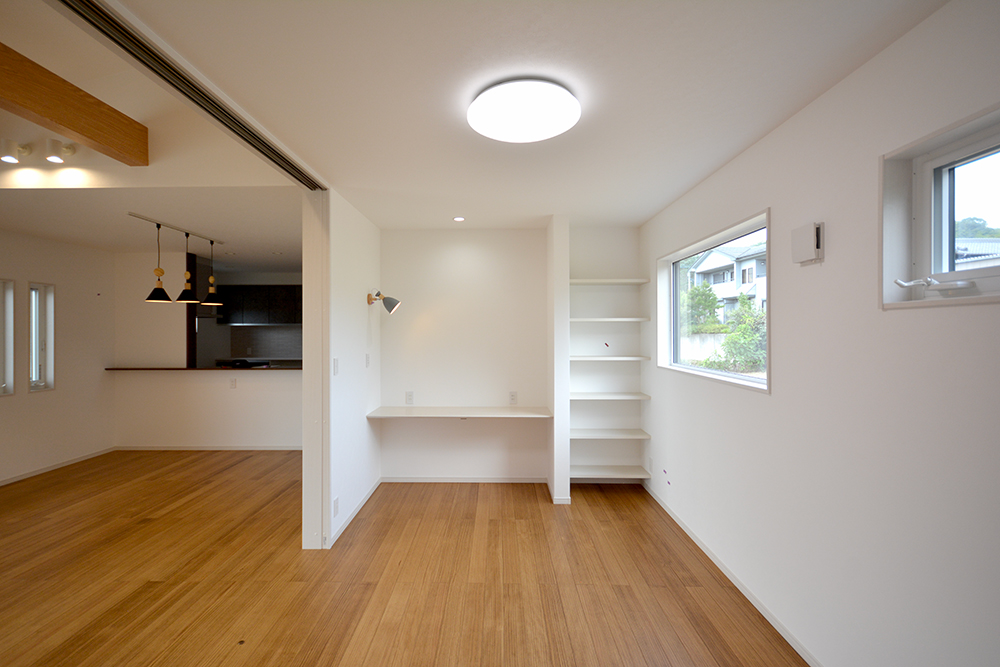 温かみのあるすっきりとした印象の家を目指しました。